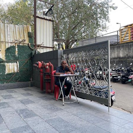 Osi Apartments Bandra West Bombaj Zewnętrze zdjęcie