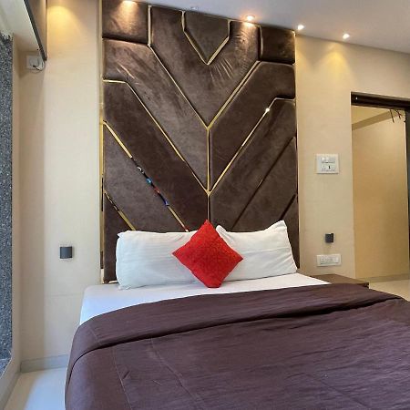 Osi Apartments Bandra West Bombaj Zewnętrze zdjęcie