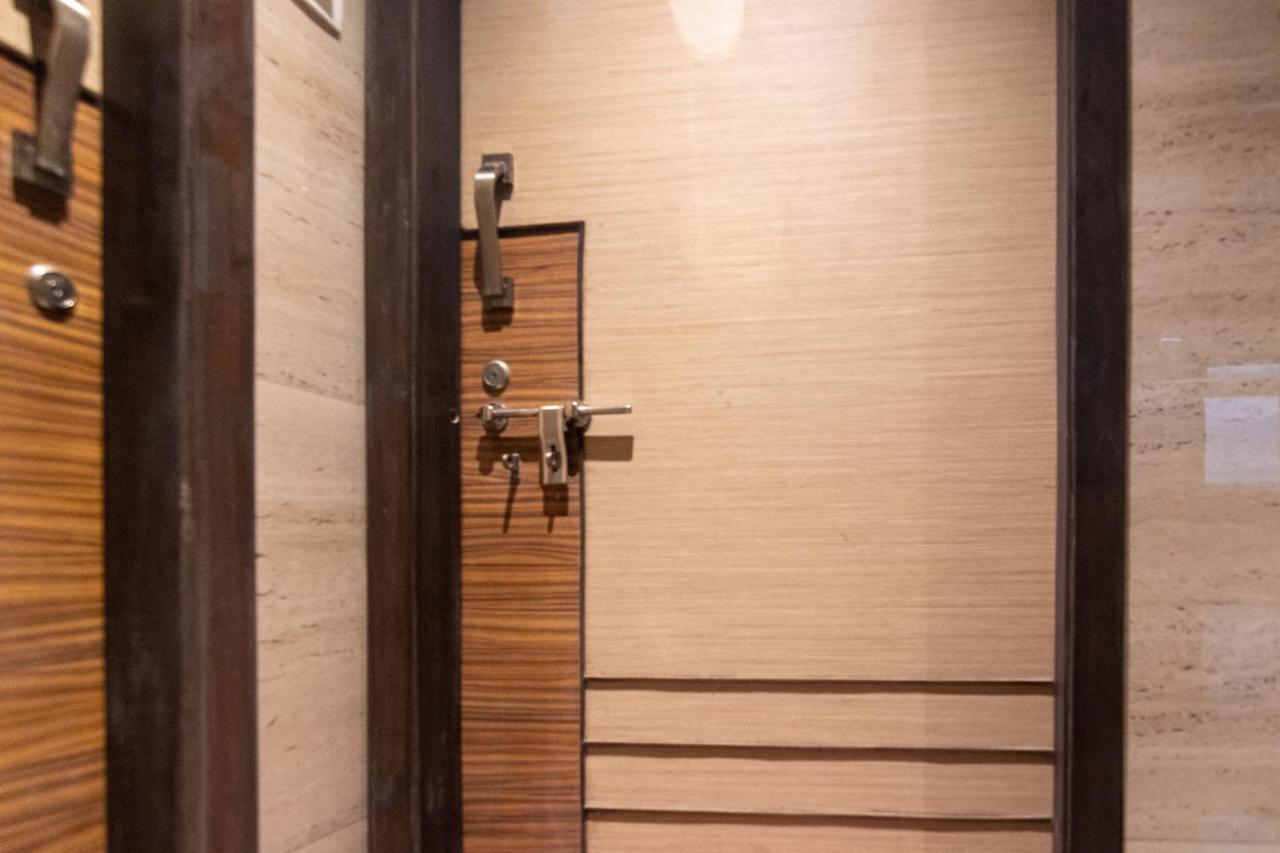 Osi Apartments Bandra West Bombaj Zewnętrze zdjęcie