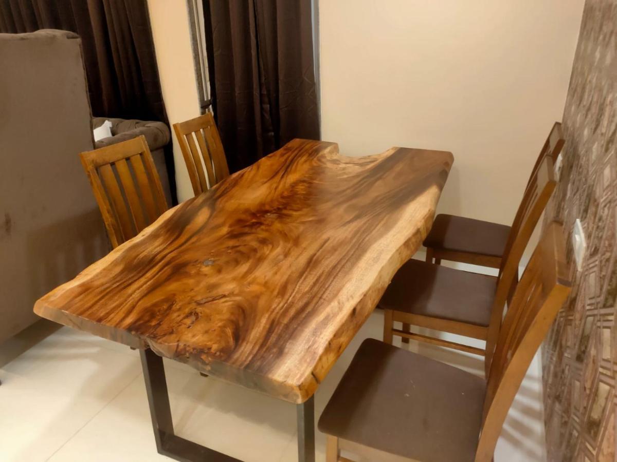 Osi Apartments Bandra West Bombaj Zewnętrze zdjęcie